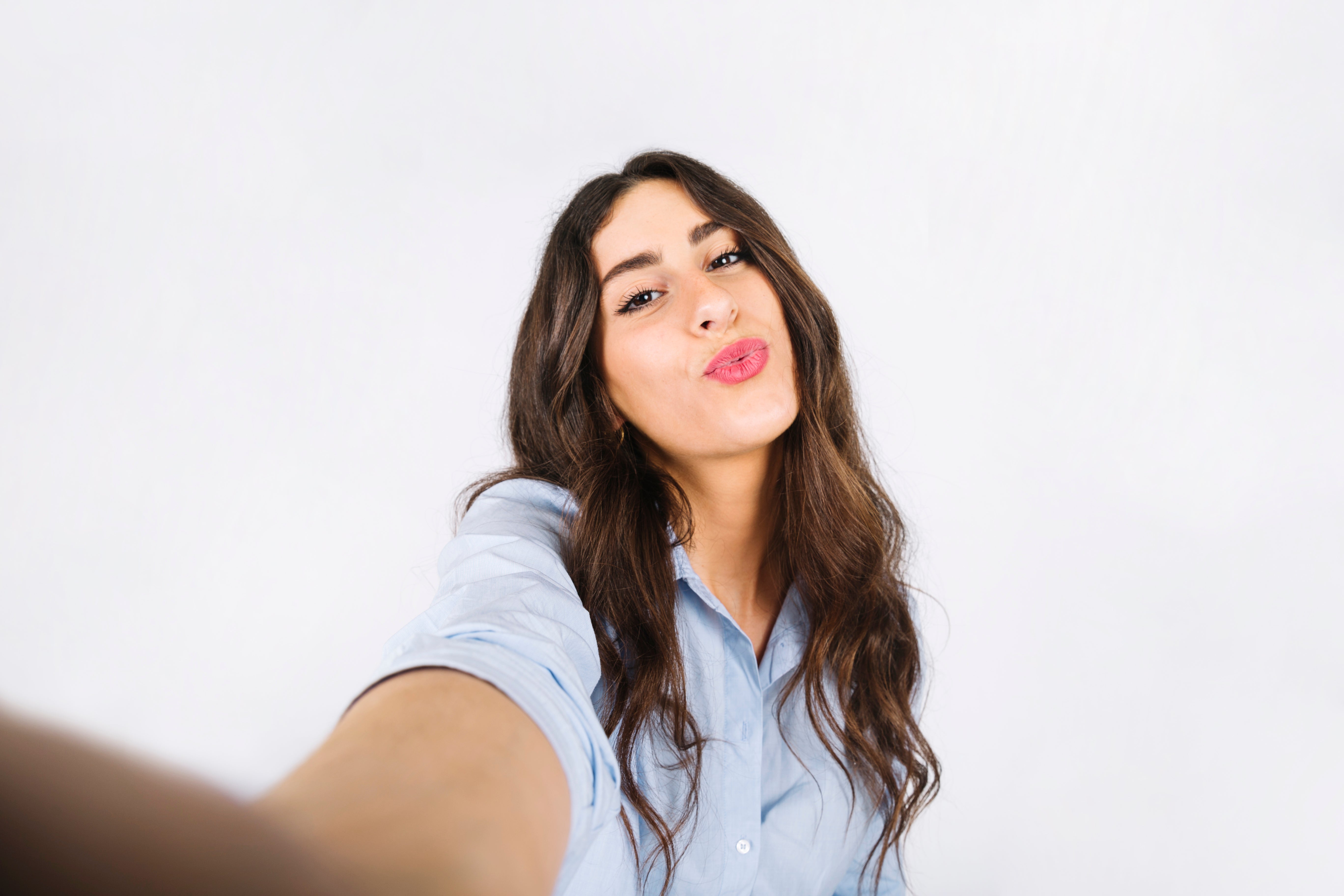 files/selfie-woman-making-kiss-mouth_2.jpg